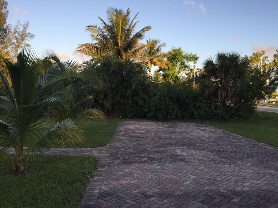 House With Pool, 10 Mins Drive To The Beach! Villa Miami Shores Esterno foto