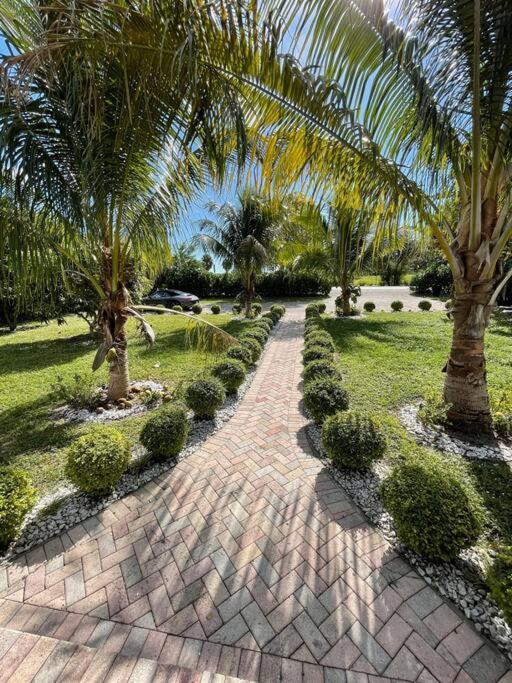 House With Pool, 10 Mins Drive To The Beach! Villa Miami Shores Esterno foto